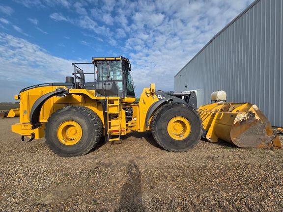 2022 John Deere 844L