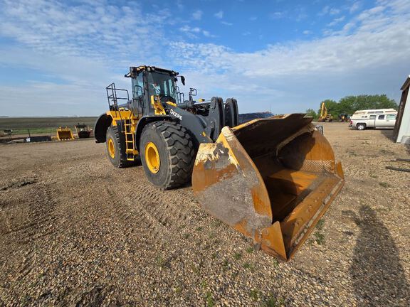 2022 John Deere 844L