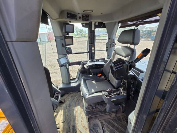 2022 John Deere 844L