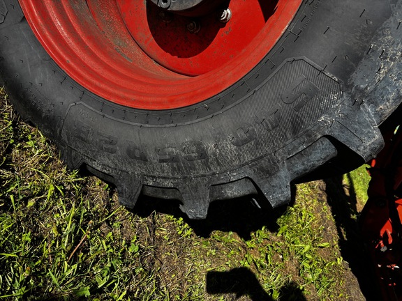 Used 2016 Kubota M7-171 Row Crop Tractors at Horizon Ag & Turf in St. Paul, AB - Photo5