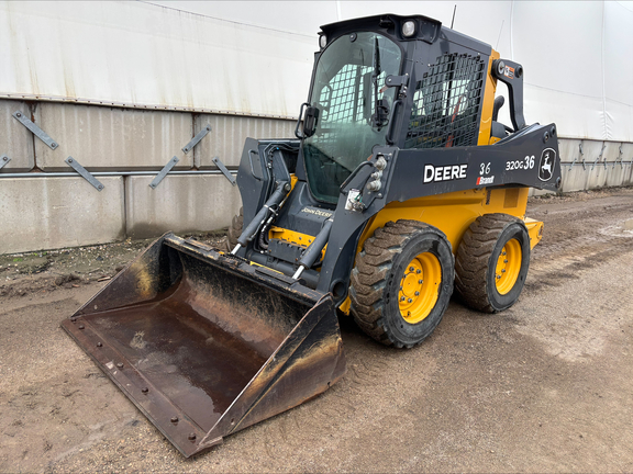 Photo of 2021 John Deere 320G
