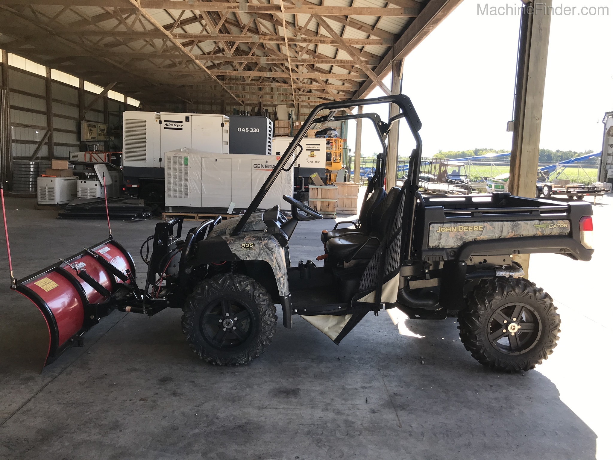 2016 John Deere 825I Image 1