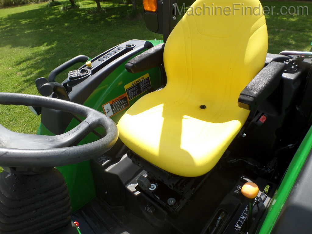 2020 John Deere 4044R Image 4