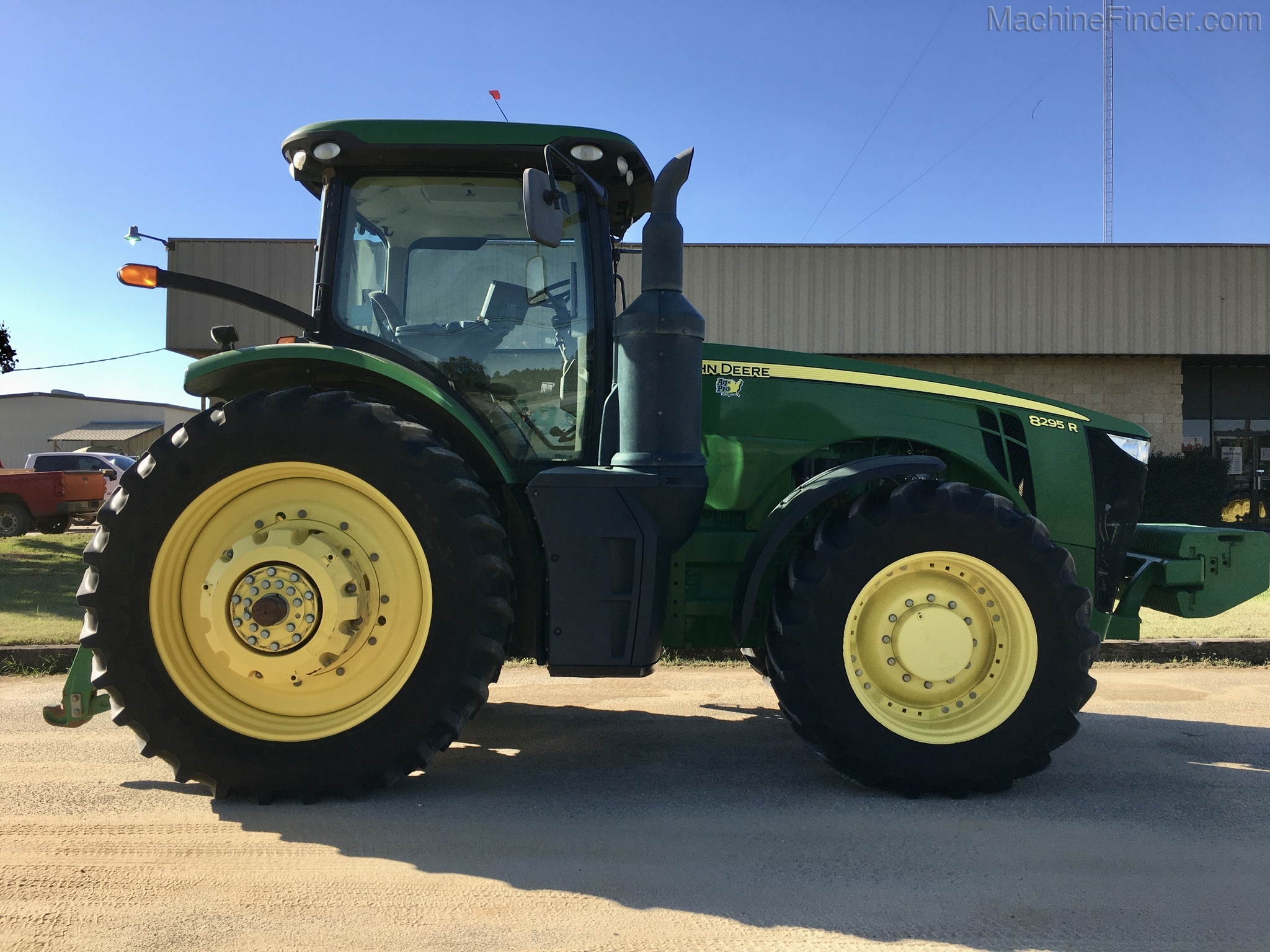 2015 John Deere 8295R Image 4