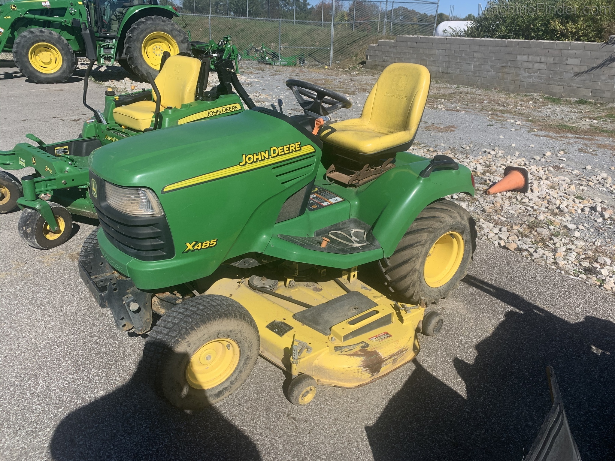 2005 John Deere X485 Image 2