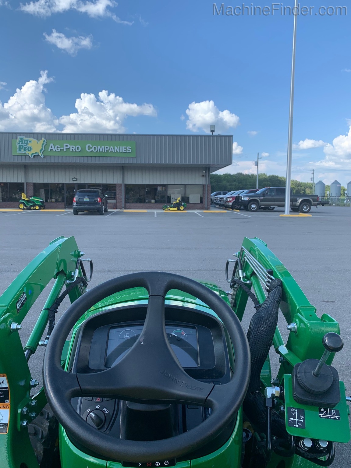 2020 John Deere 3025E Image 6