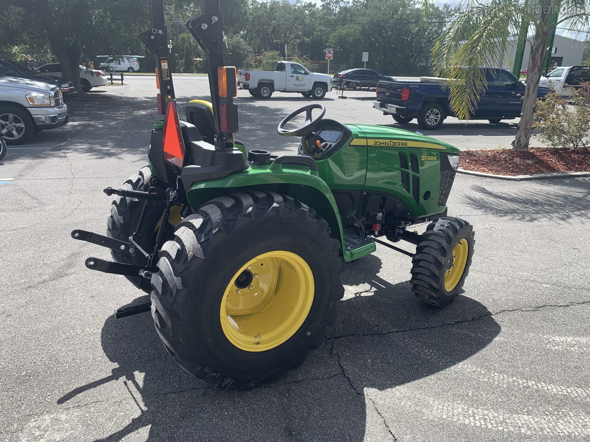 2020 John Deere 3038E Image 4