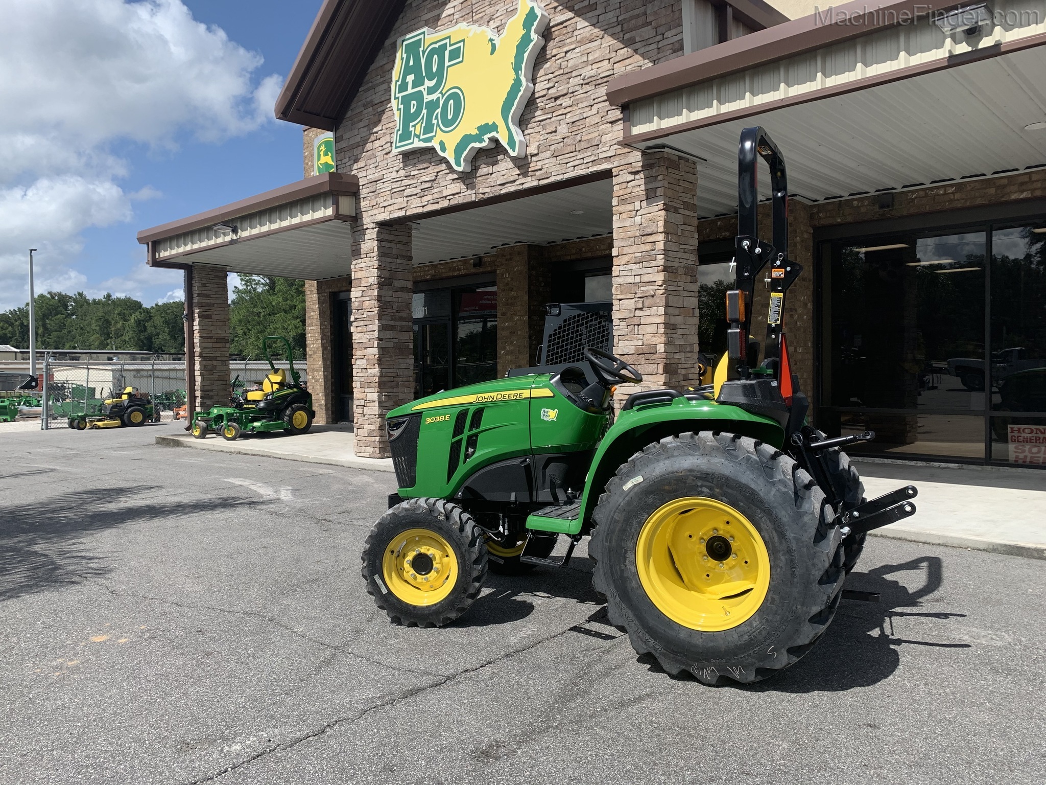 2020 John Deere 3038E Image 2