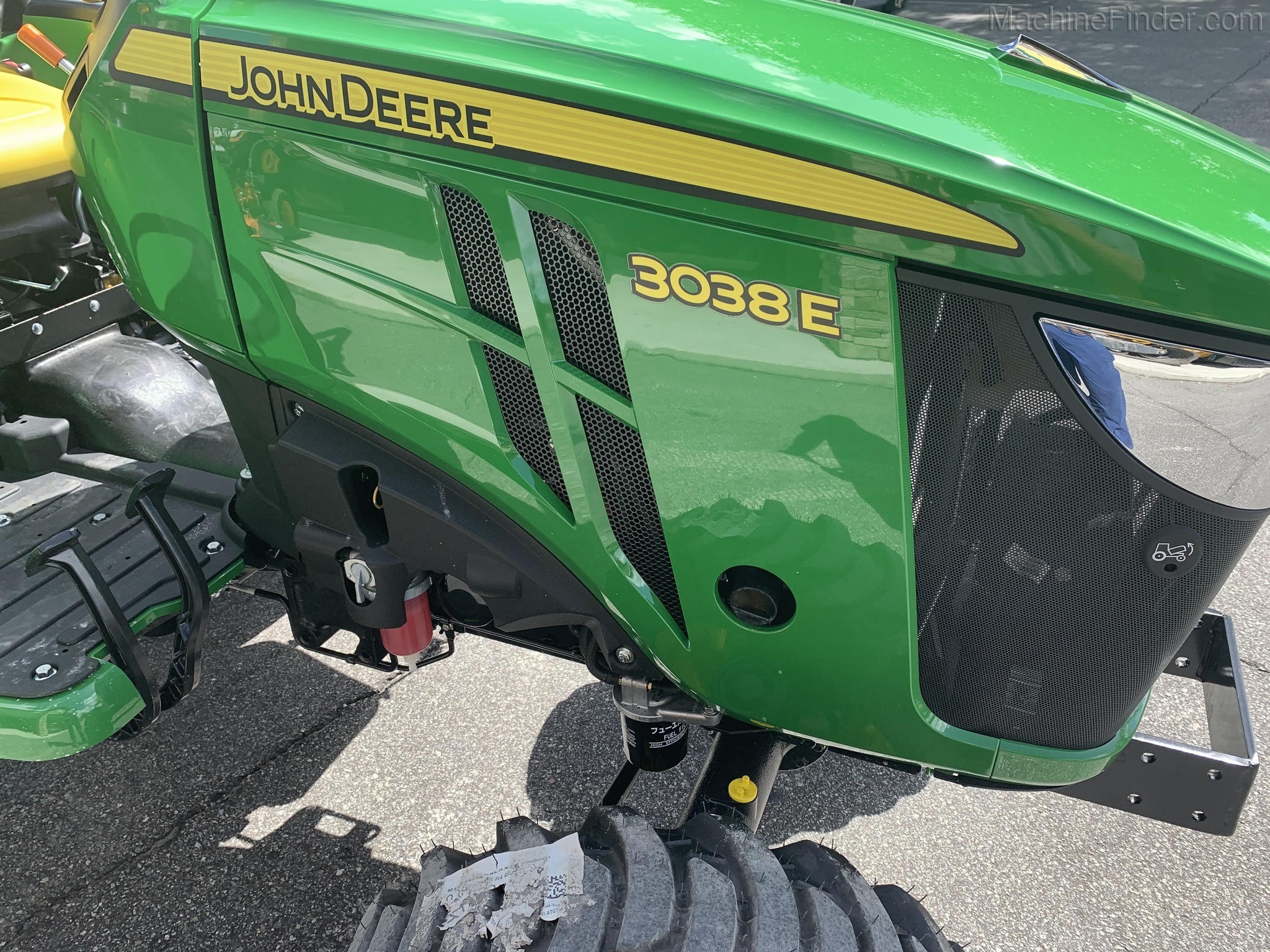 2020 John Deere 3038E Image 6