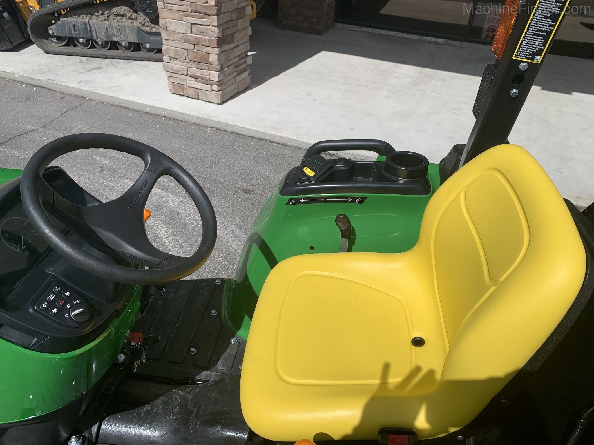 2020 John Deere 3038E Image 8