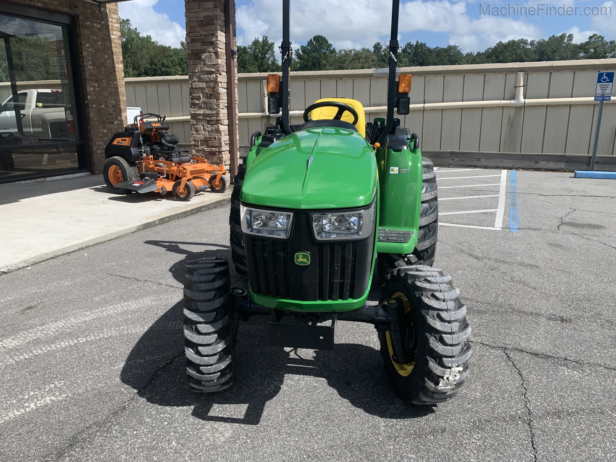 2020 John Deere 3038E Image 7