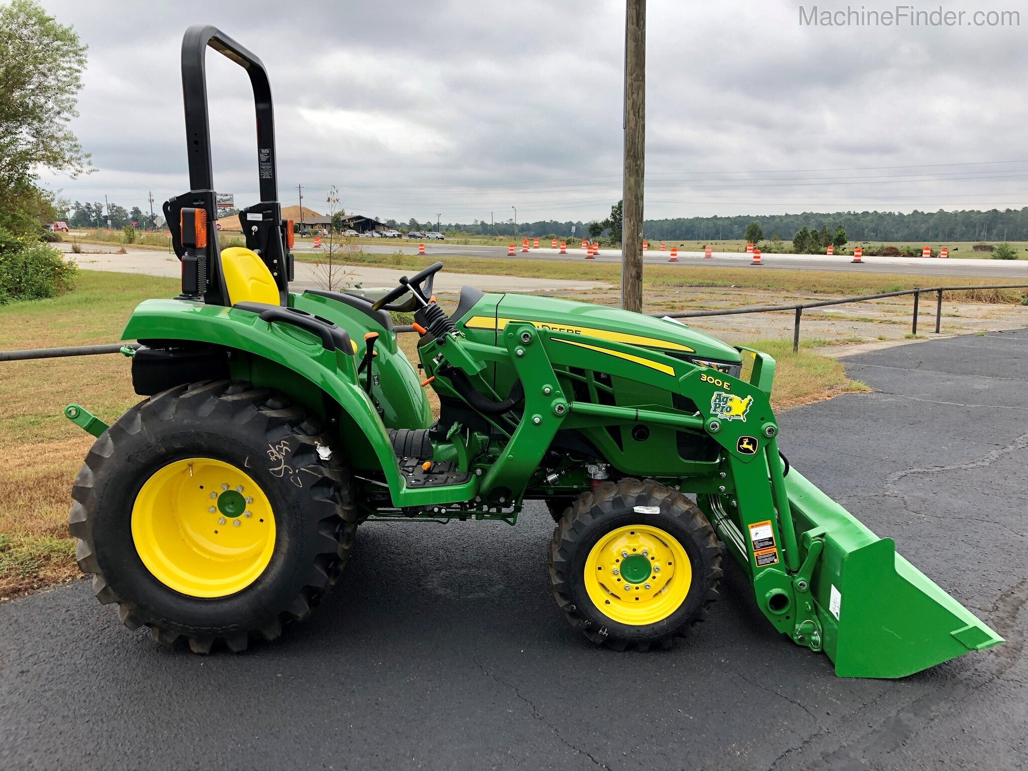 2020 John Deere 3025D Image 3