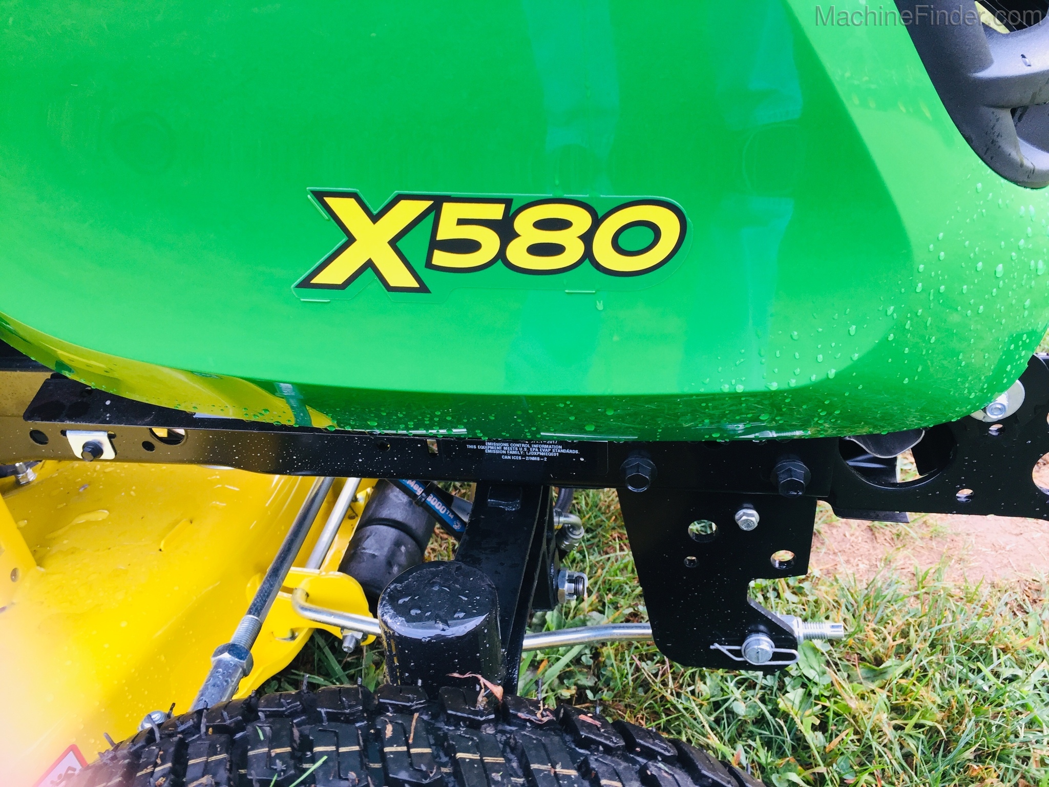 2020 John Deere X580 Image 8