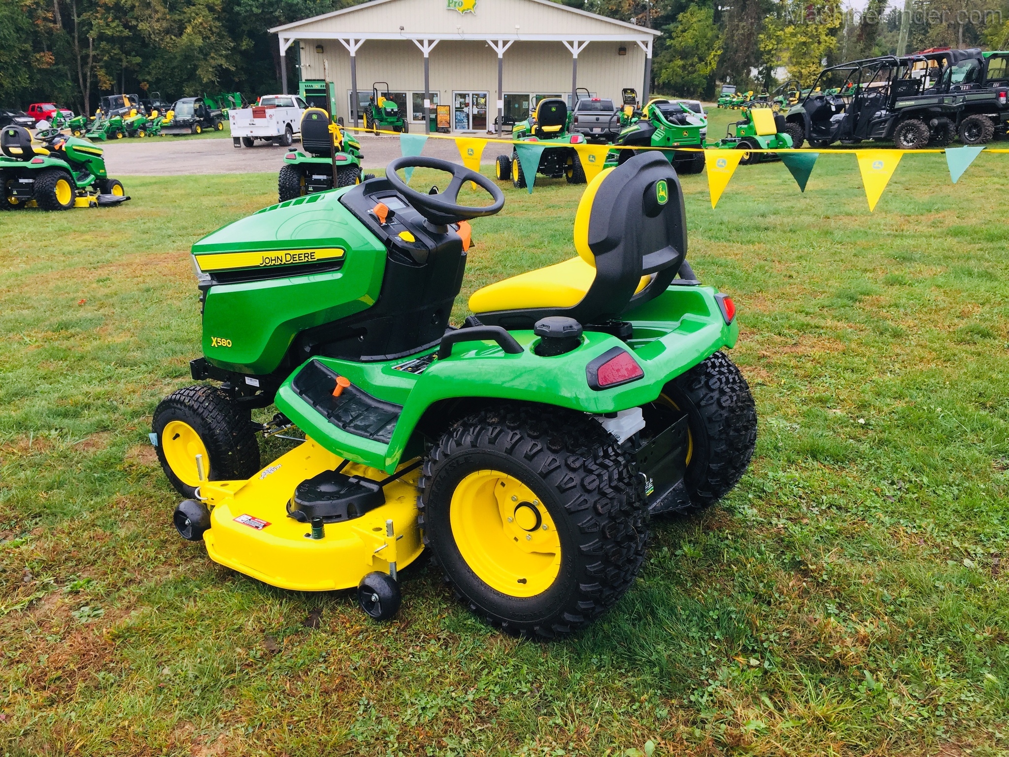2020 John Deere X580 Image 3