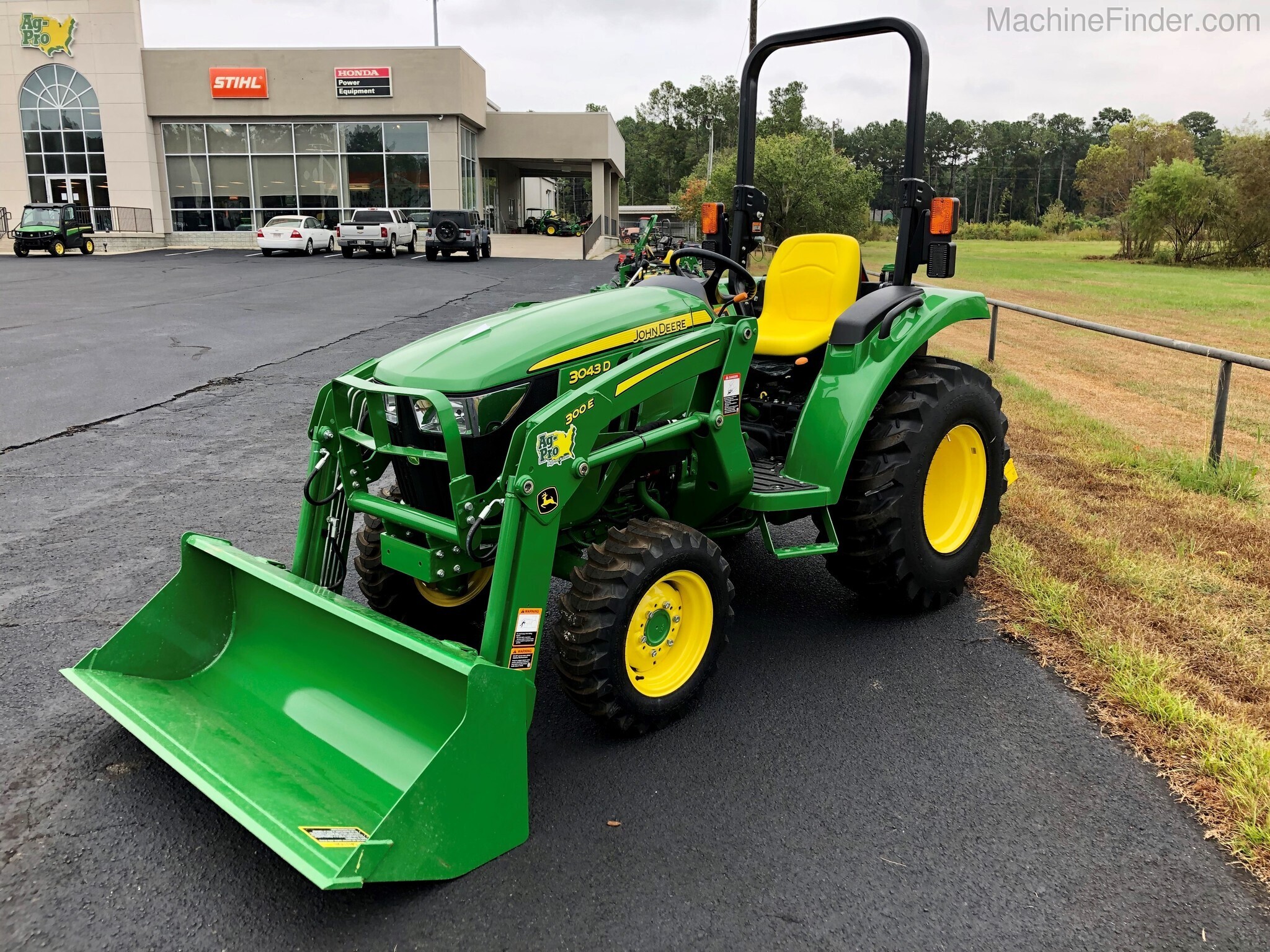 2020 John Deere 3043D Image 3