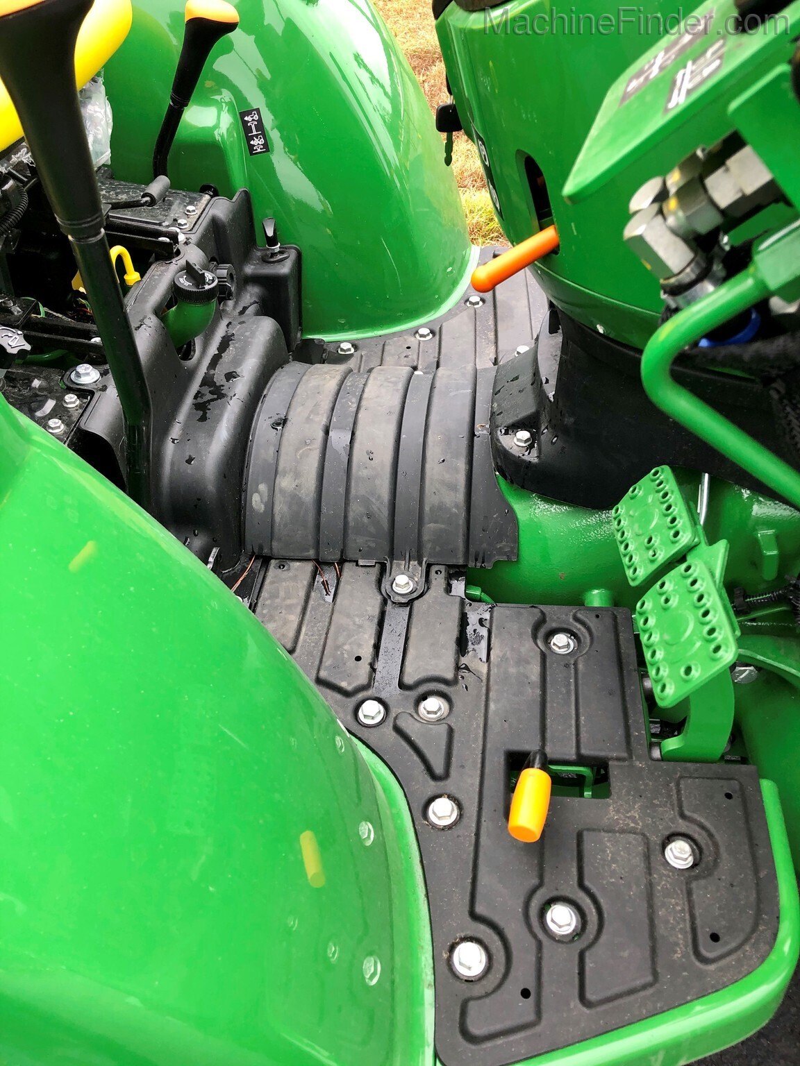 2020 John Deere 3043D Image 10