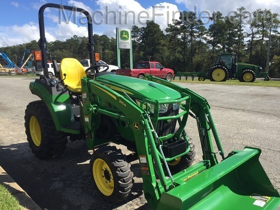 2020 John Deere 2032R Image 2