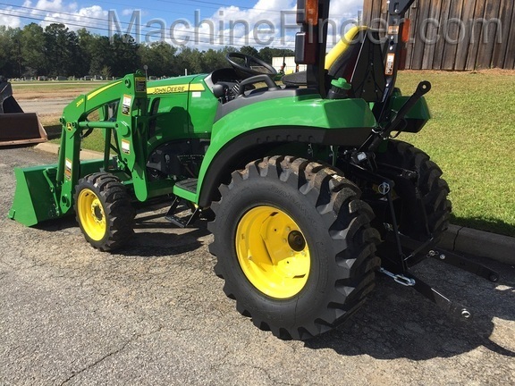 2020 John Deere 2032R Image 4