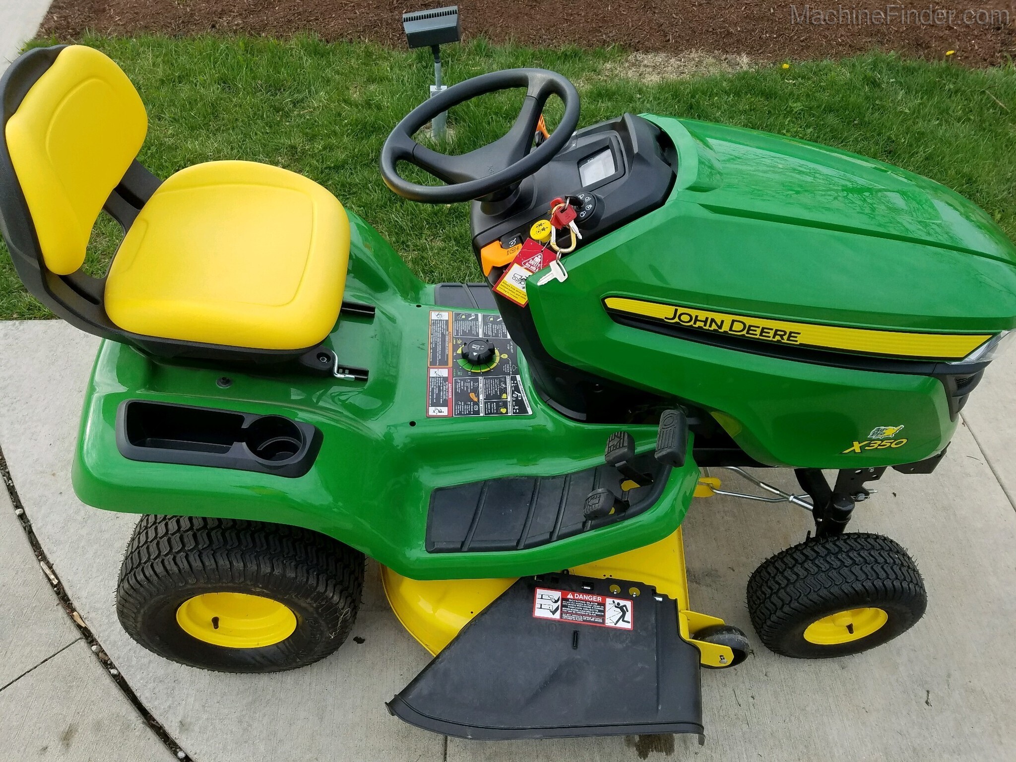 2021 John Deere x350 42A Image 3