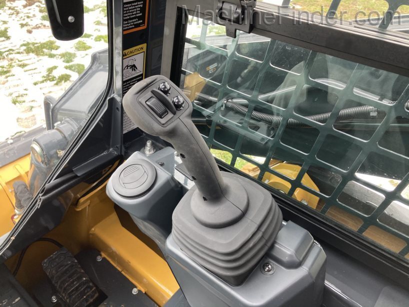 2020 John Deere 317G Image 5