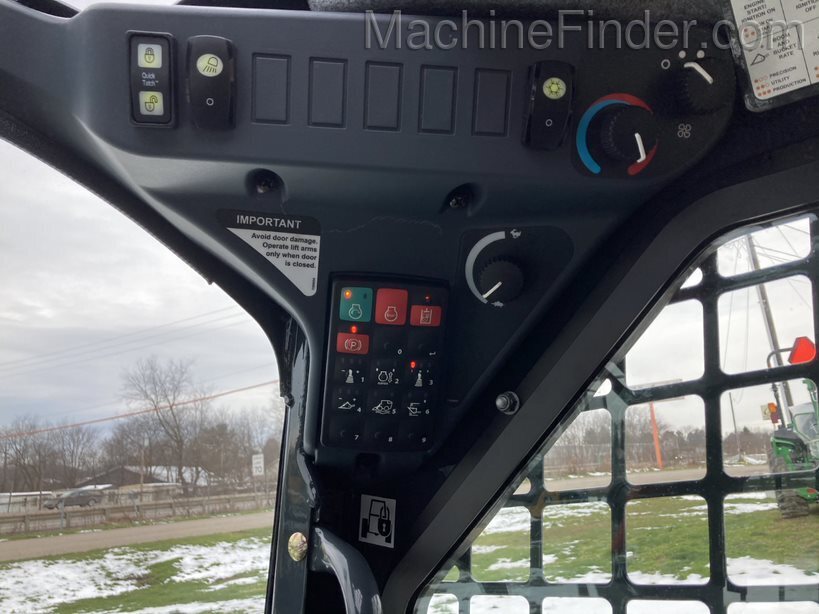 2020 John Deere 317G Image 6