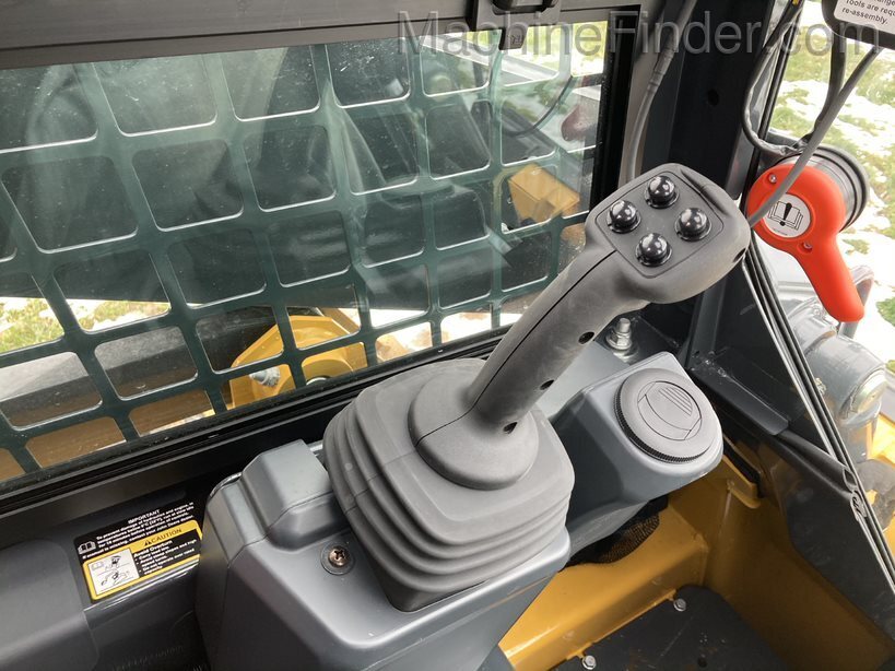 2020 John Deere 317G Image 7