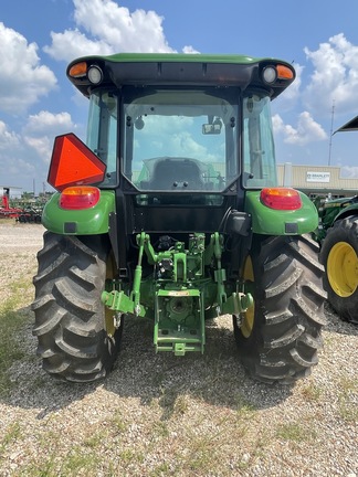 2017 John Deere 5065E Image 6