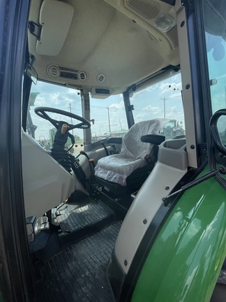 2017 John Deere 5065E Image 8