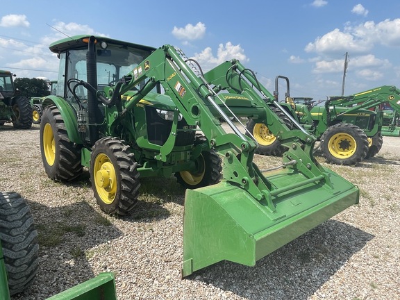 2017 John Deere 5065E Image 3