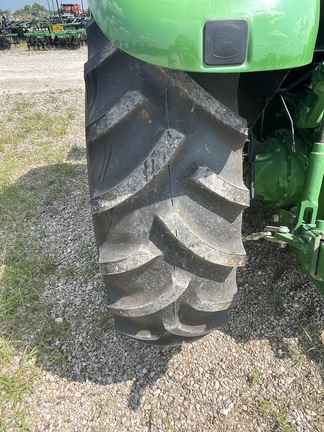2017 John Deere 5065E Image 5