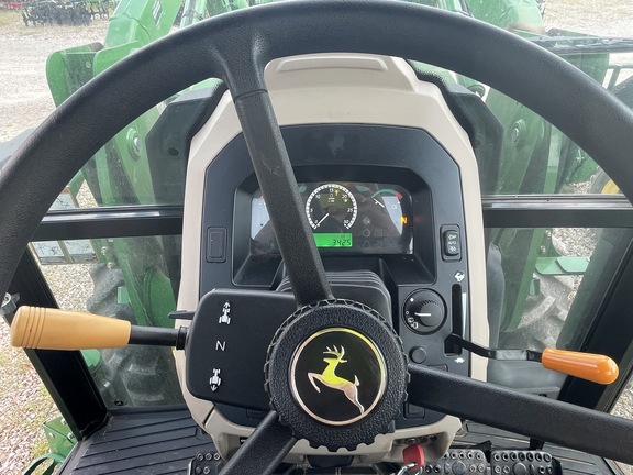 2017 John Deere 5065E Image 10