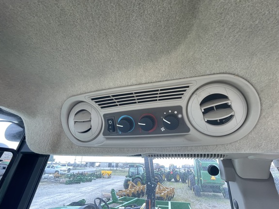 2017 John Deere 5065E Image 11