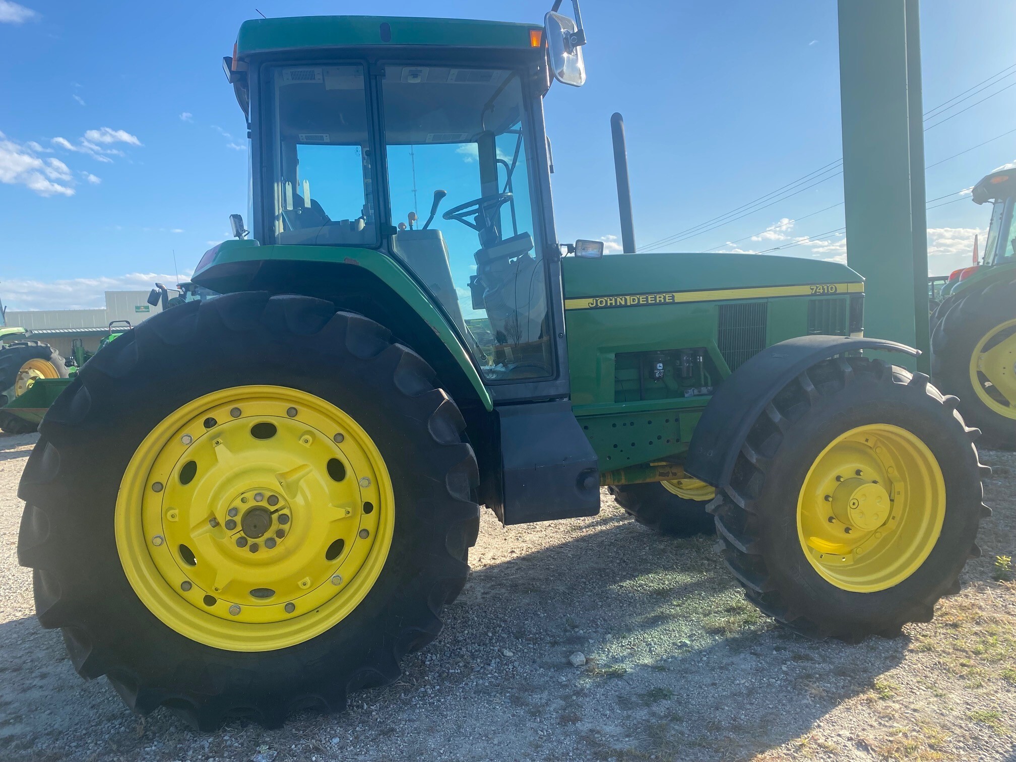 John Deere 7410 Image 3