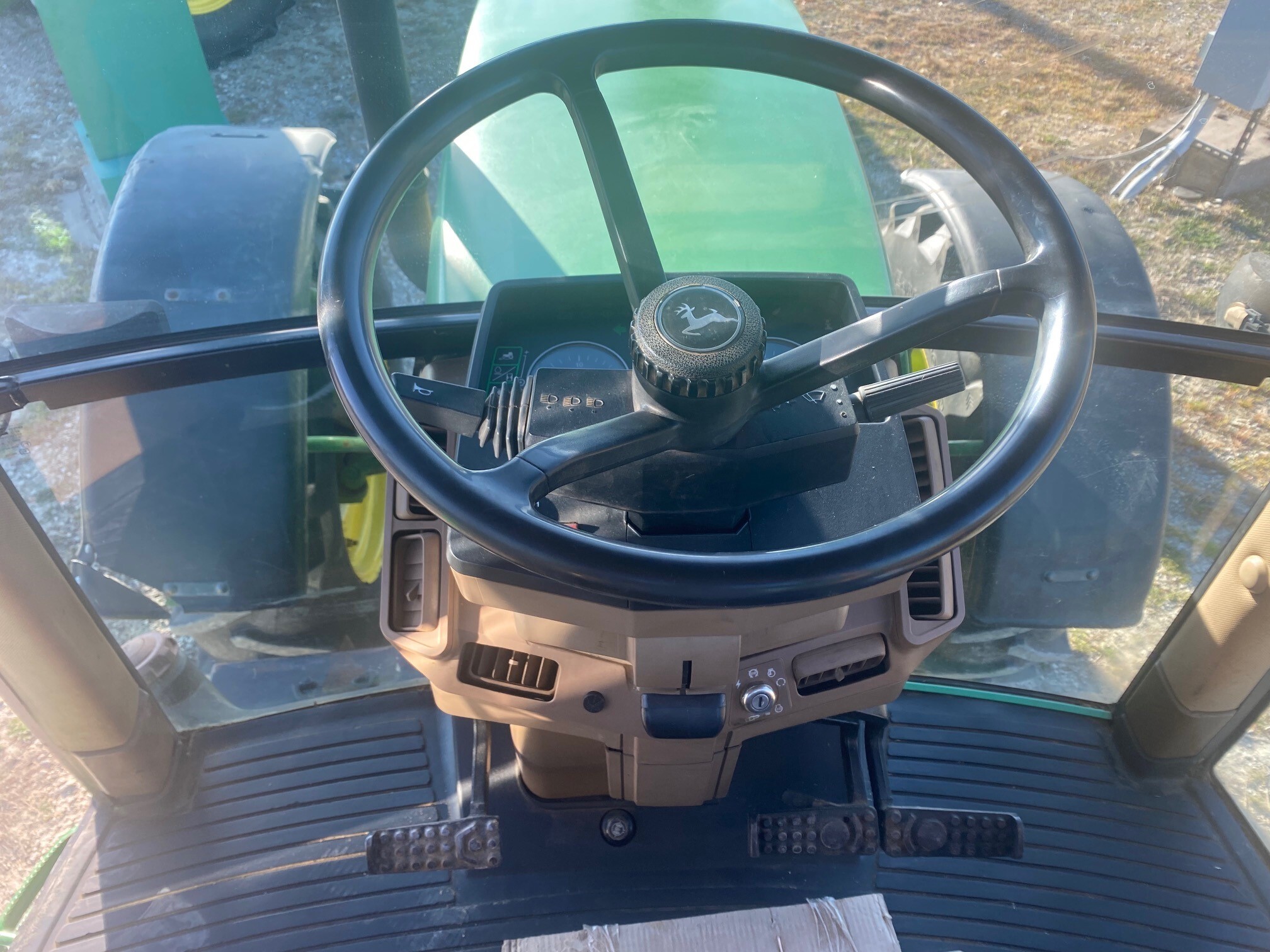 John Deere 7410 Image 8