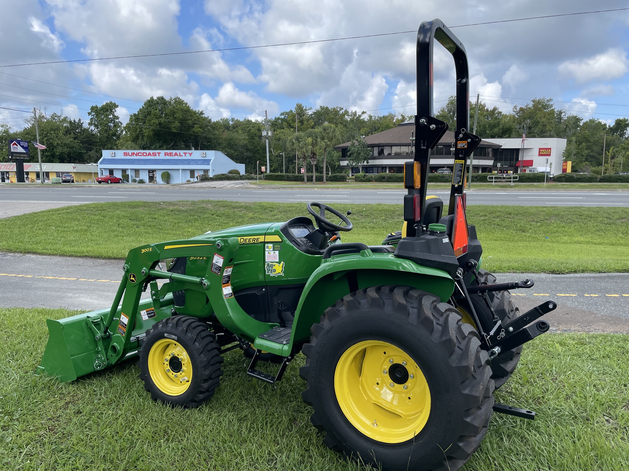 2023 John Deere 3032E Compact Utility Tractors Crystal River, FL