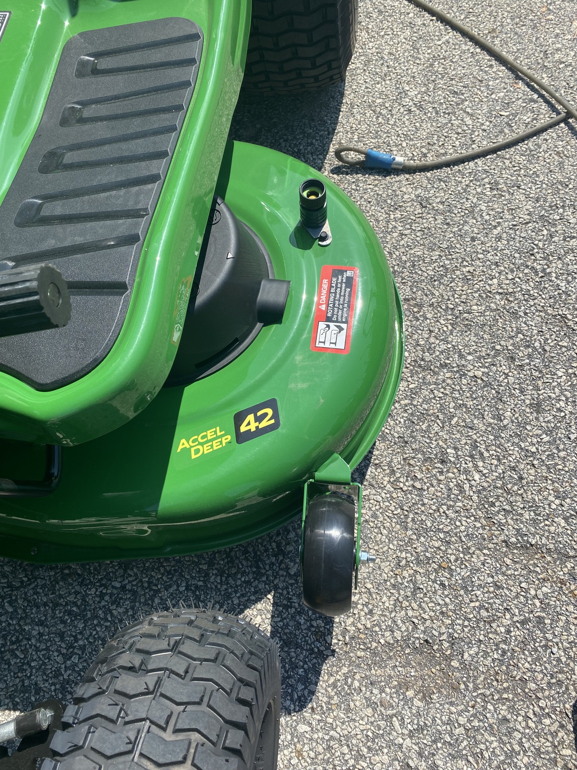 2023 John Deere X330 Image 2