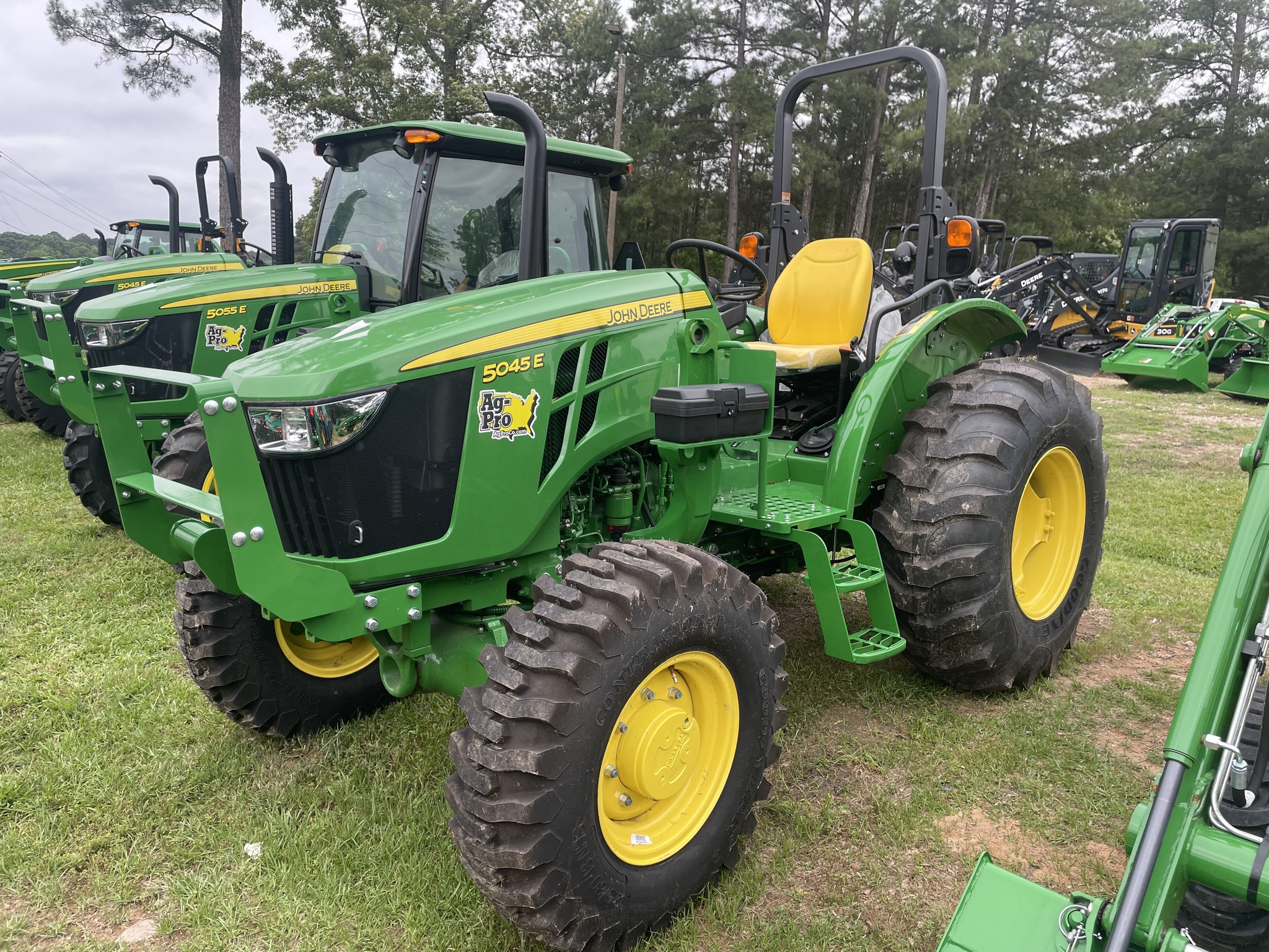 2023 John Deere 5045E Image 3