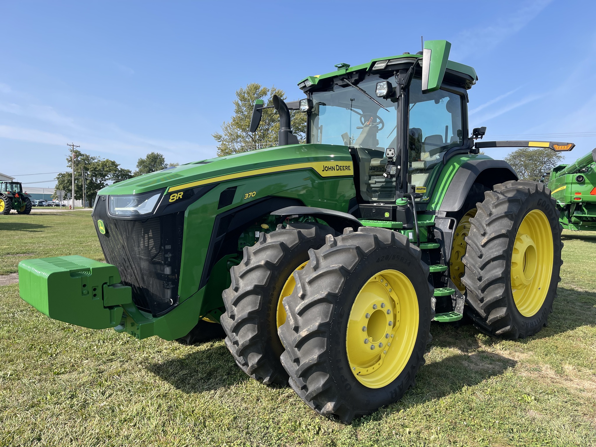  2023 John Deere 8R 370 at Heritage Tractor in Rockport, IL