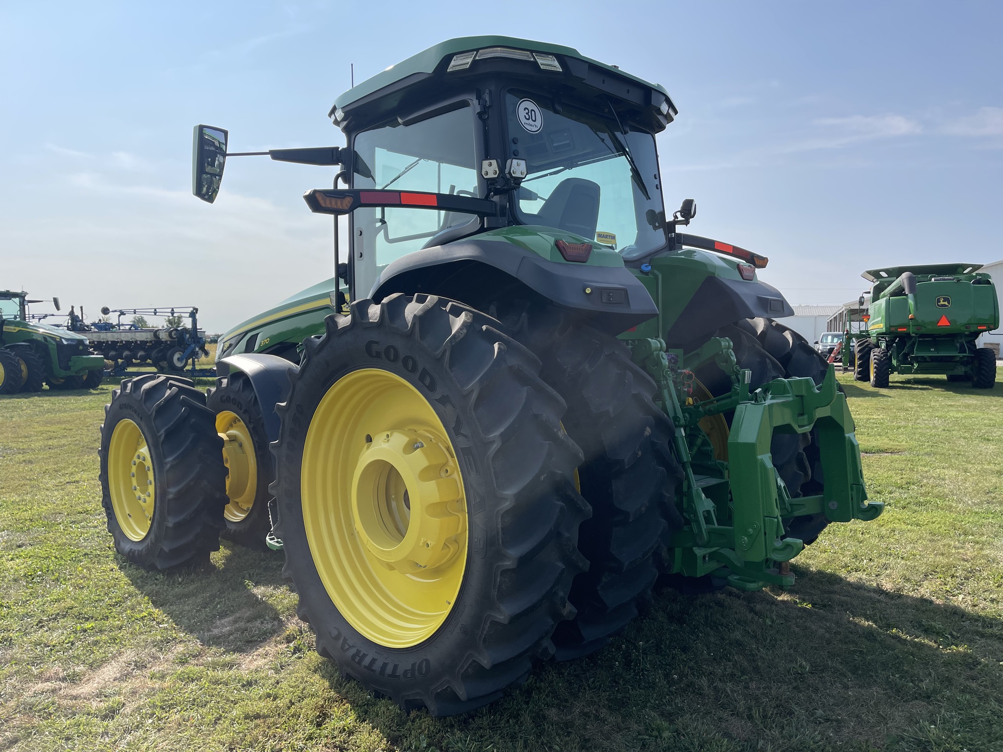  2023 John Deere 8R 370 at Heritage Tractor in Rockport, IL