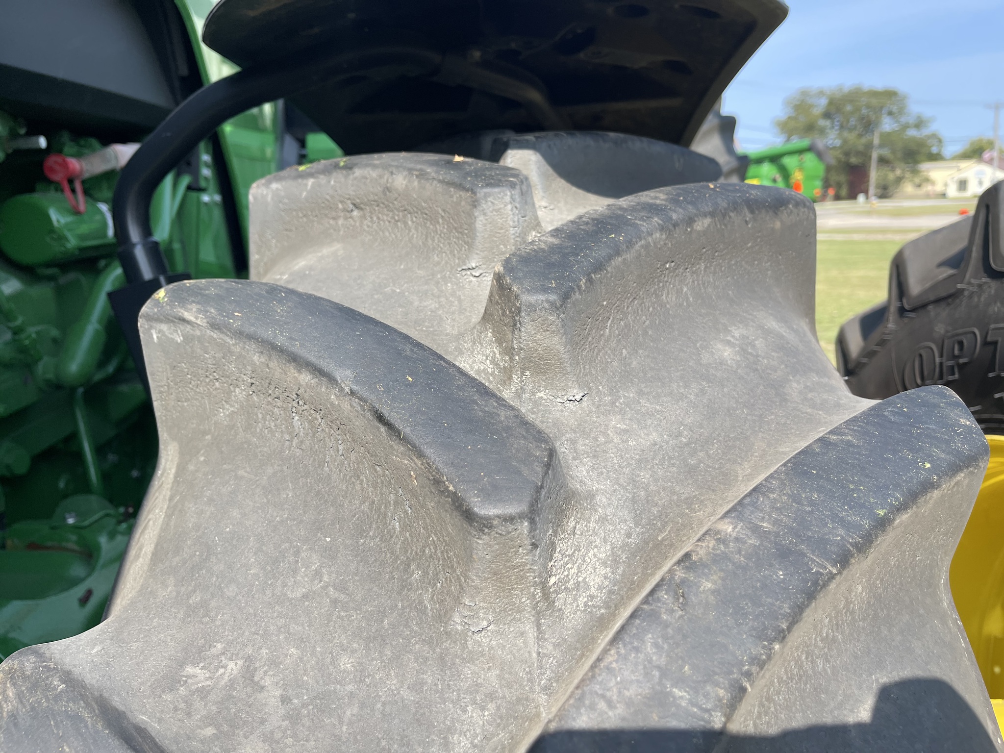  2023 John Deere 8R 370 at Heritage Tractor in Rockport, IL