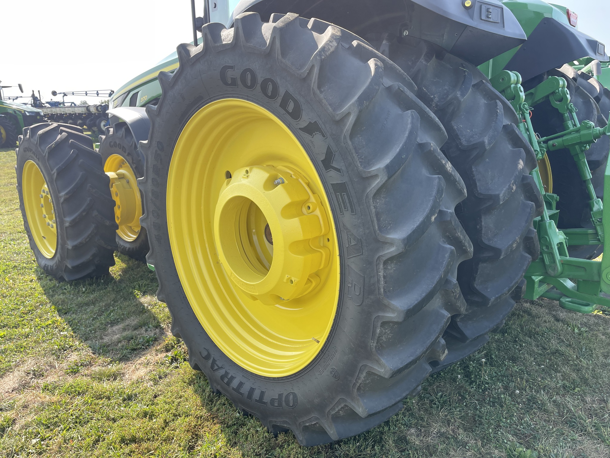  2023 John Deere 8R 370 at Heritage Tractor in Rockport, IL