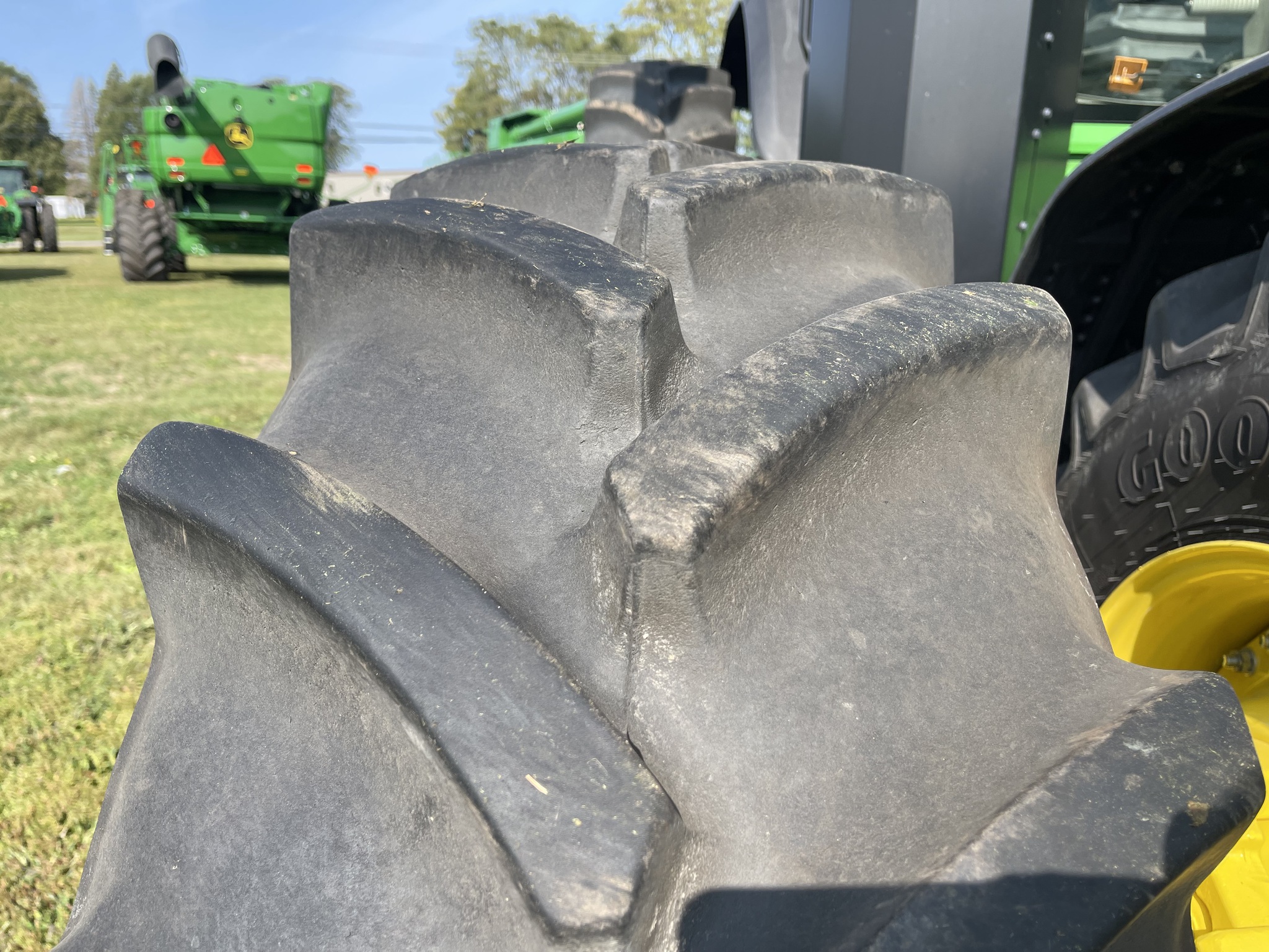  2023 John Deere 8R 370 at Heritage Tractor in Rockport, IL
