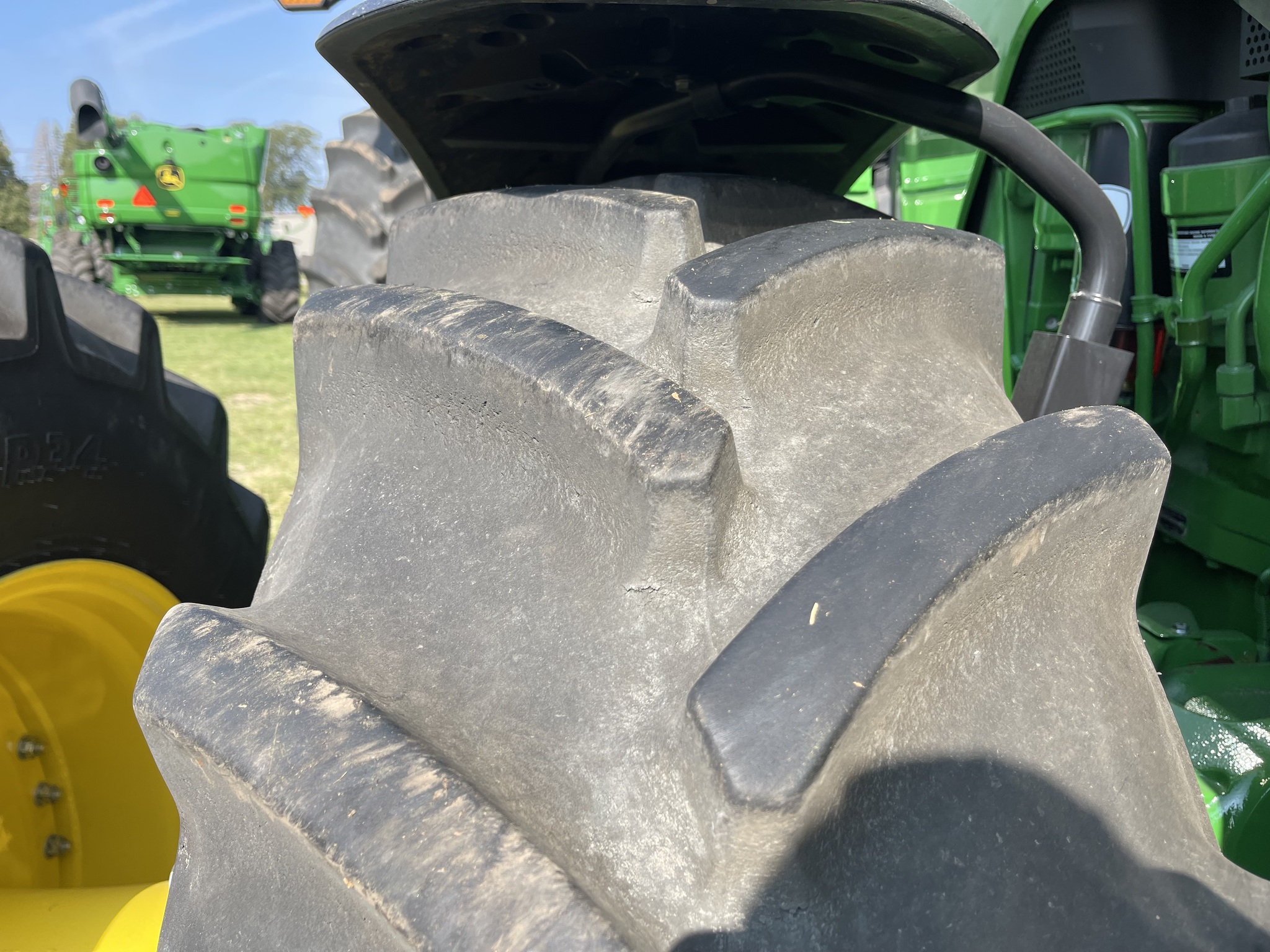  2023 John Deere 8R 370 at Heritage Tractor in Rockport, IL