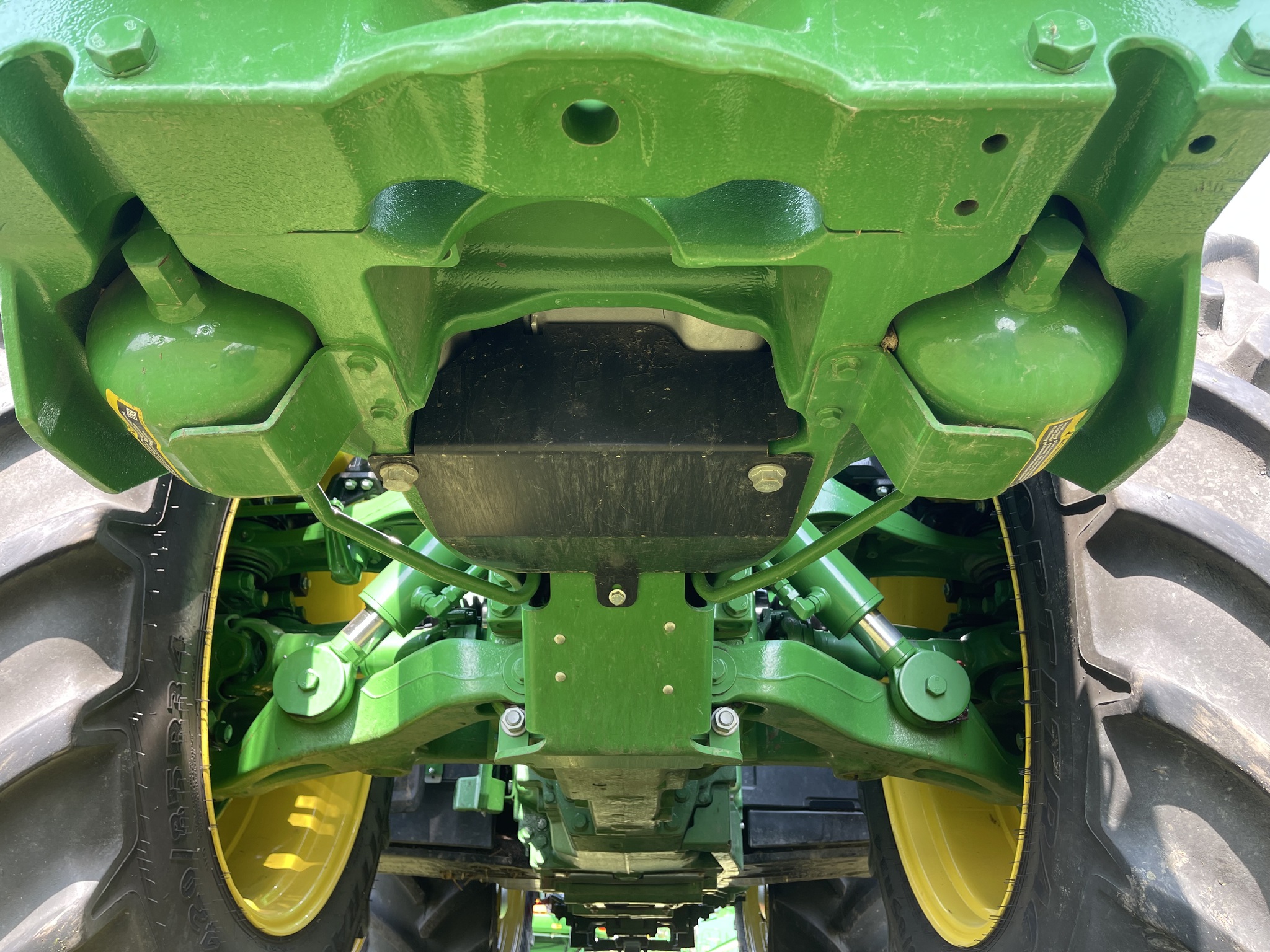  2023 John Deere 8R 370 at Heritage Tractor in Rockport, IL