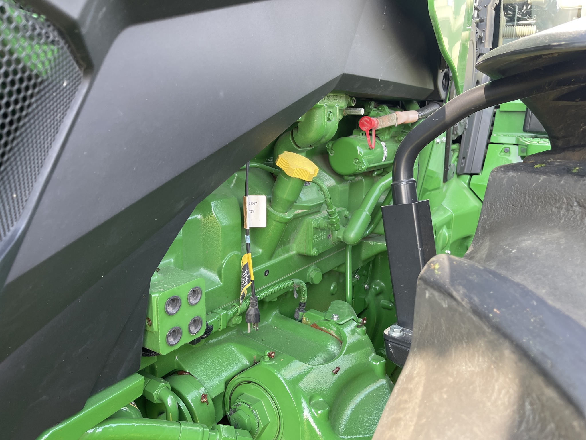 2023 John Deere 8R 370 at Heritage Tractor in Rockport, IL