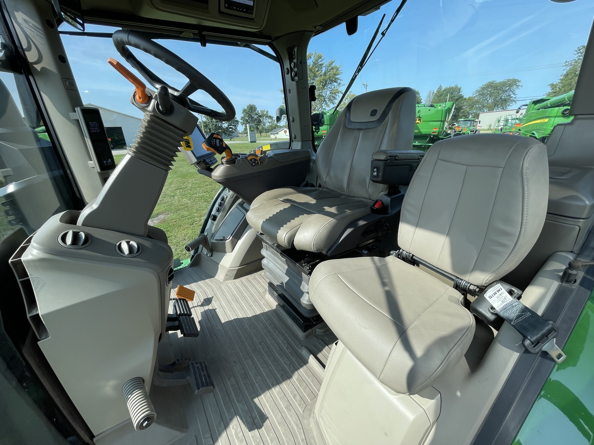  2023 John Deere 8R 370 at Heritage Tractor in Rockport, IL