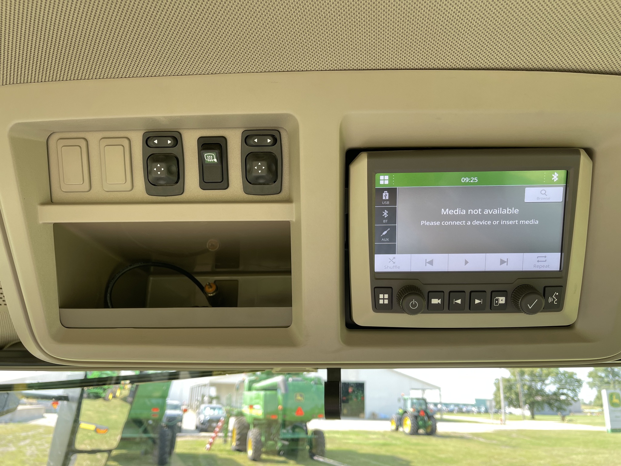  2023 John Deere 8R 370 at Heritage Tractor in Rockport, IL