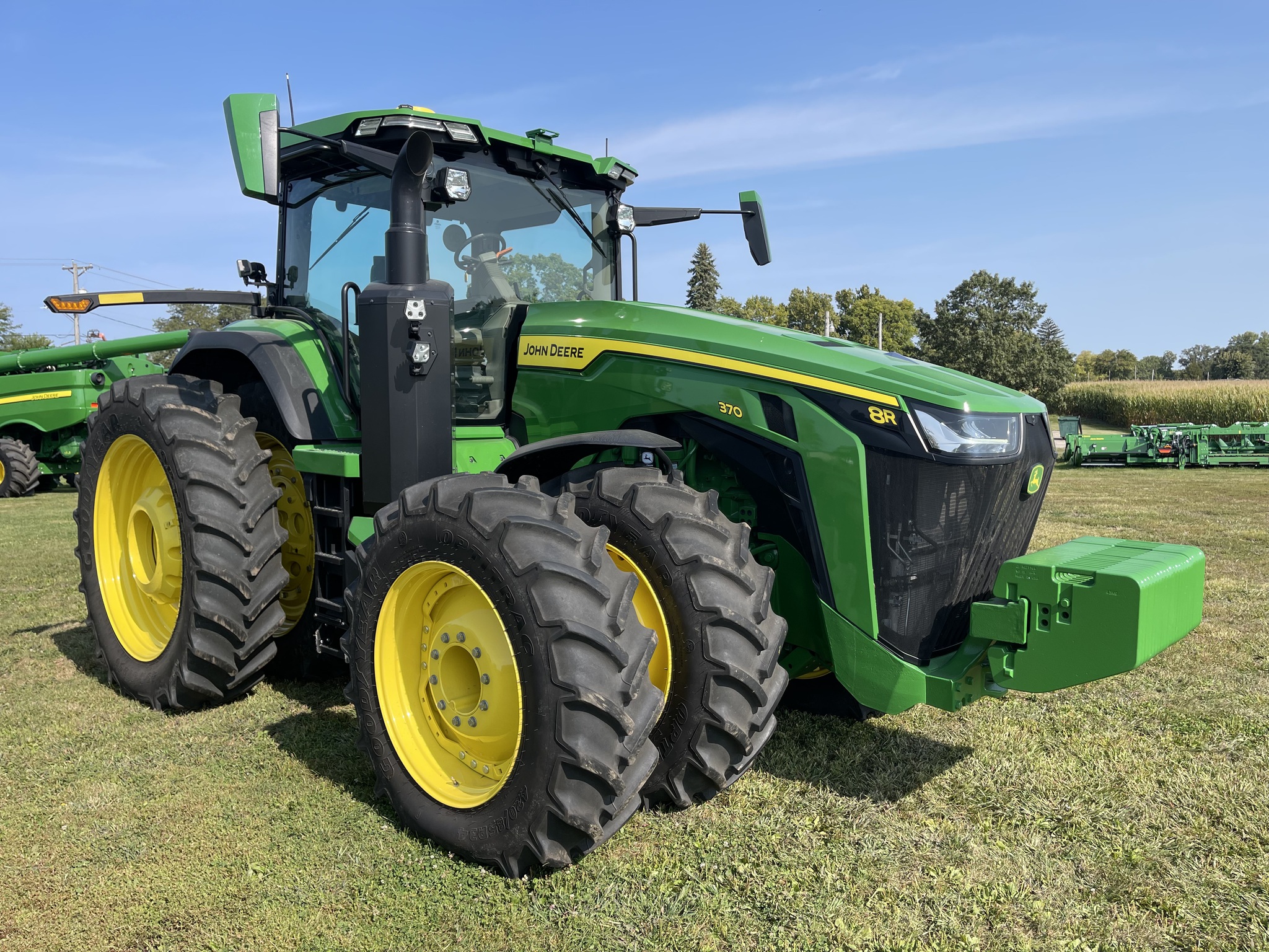  2023 John Deere 8R 370 at Heritage Tractor in Rockport, IL