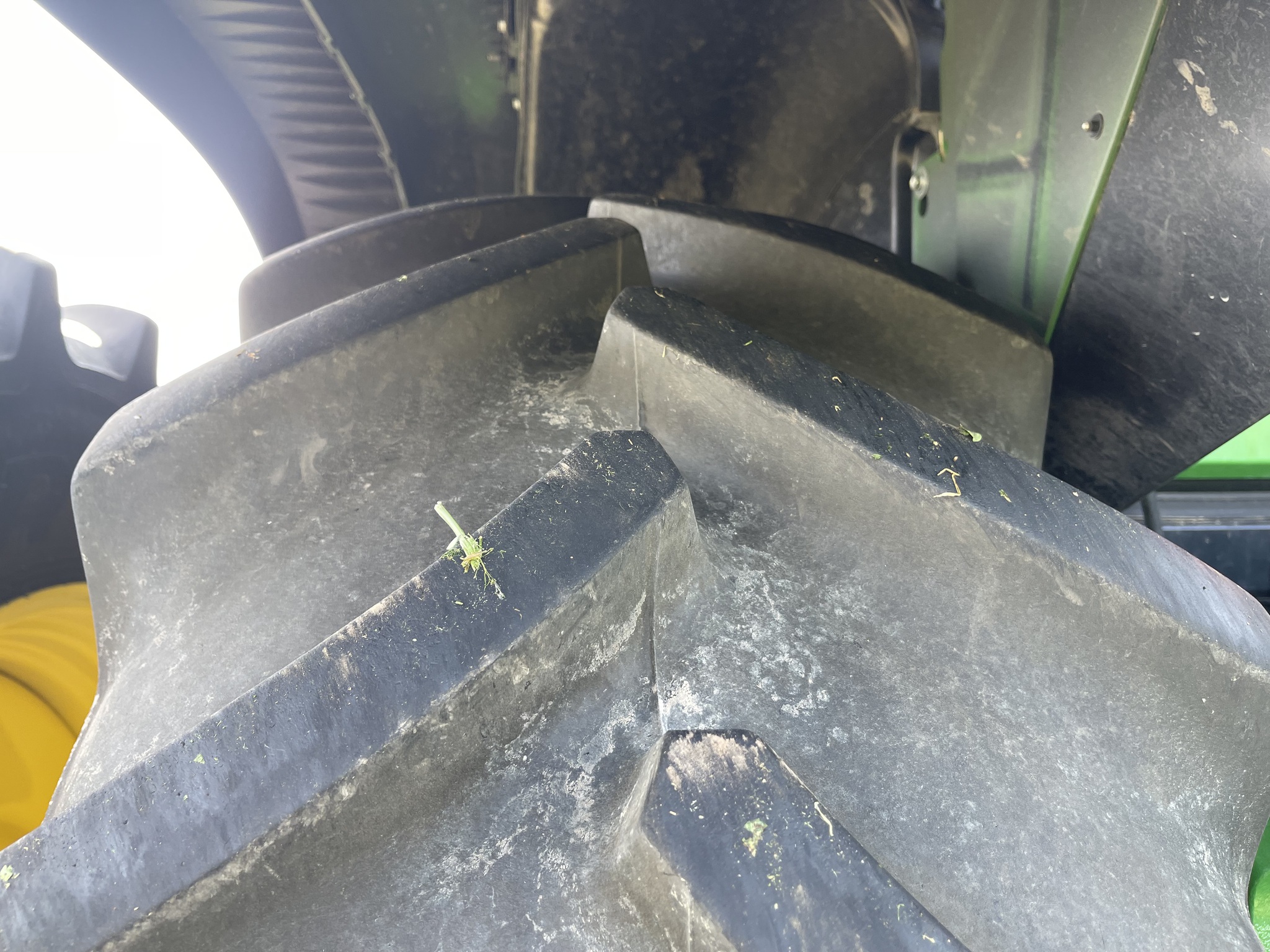  2023 John Deere 8R 370 at Heritage Tractor in Rockport, IL