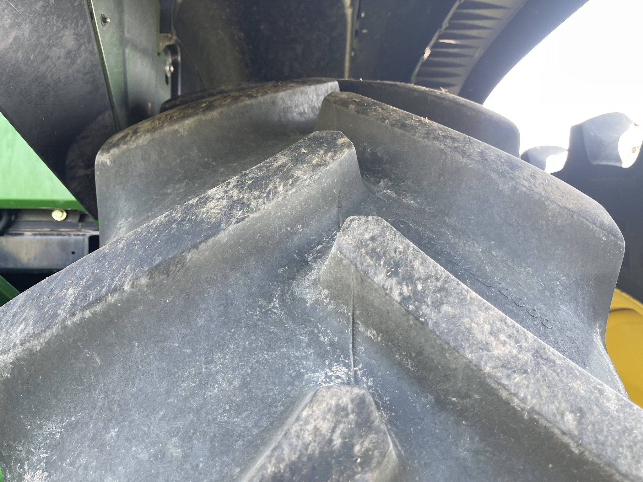 2023 John Deere 8R 370 at Heritage Tractor in Rockport, IL